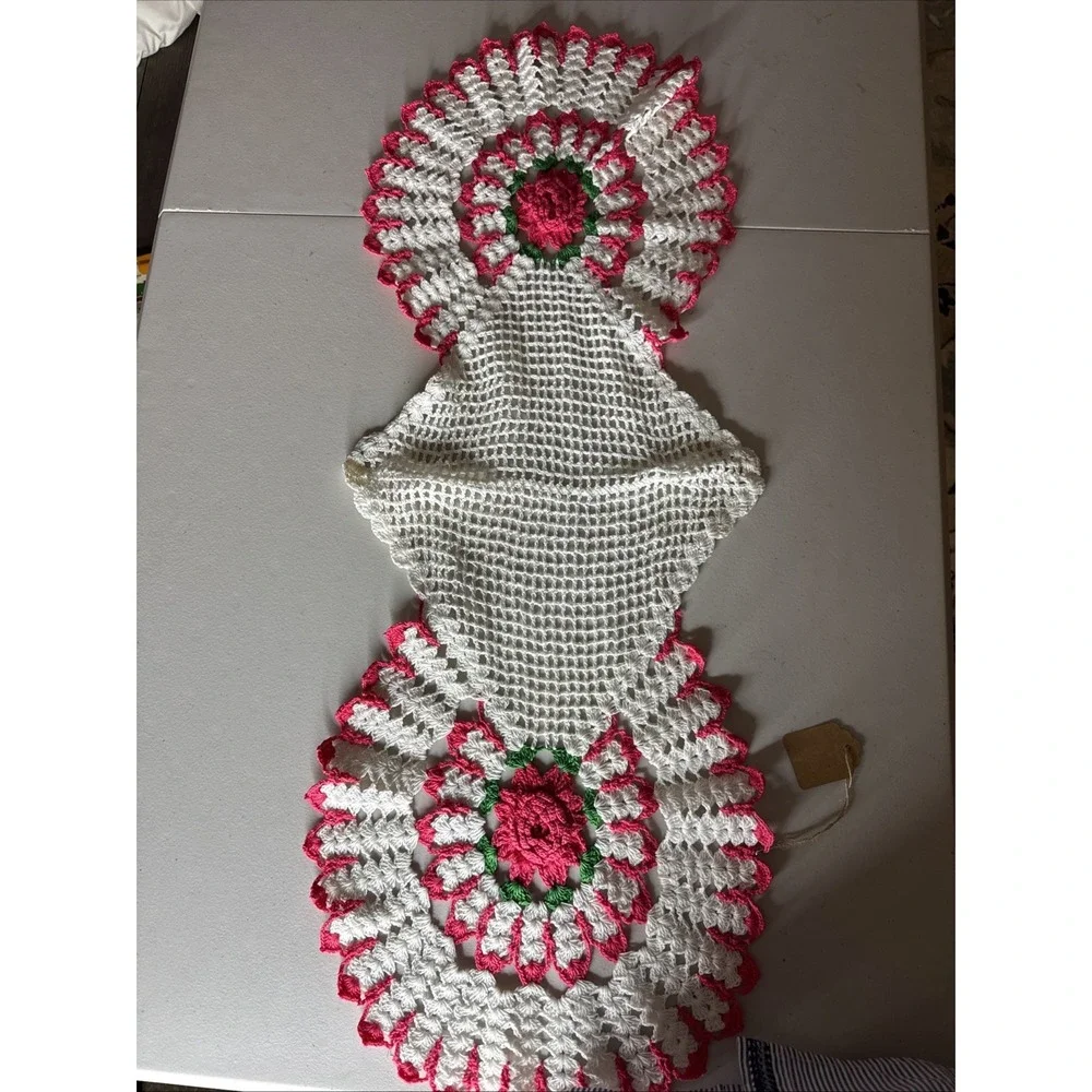 VINTAGE HAND-CROCHETED RED ROSE TABLE RUNNER Cottage Core Grandma Chic